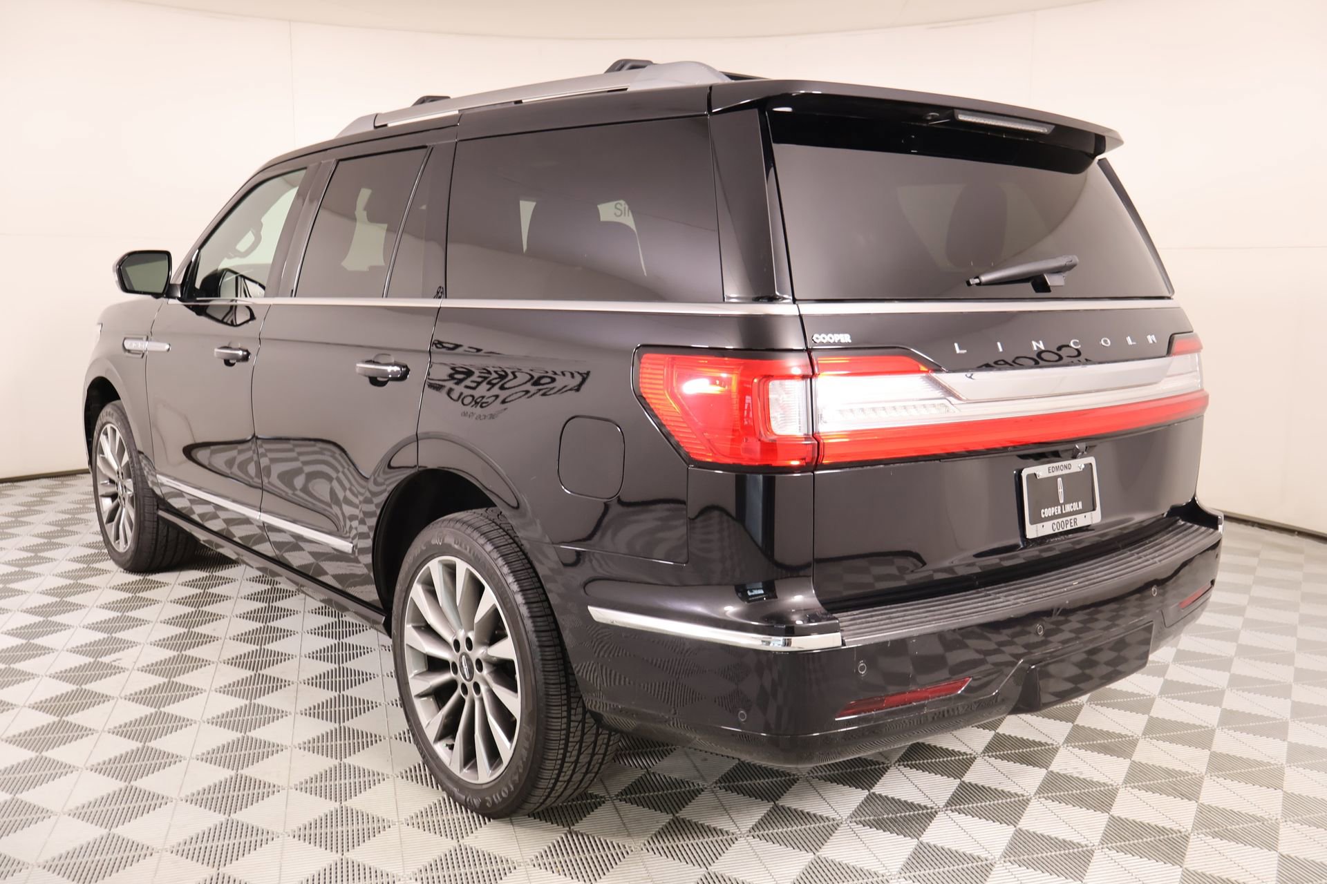 Used 2020 Lincoln Navigator Reserve w/ Luxury Package AWD/4WD image 25