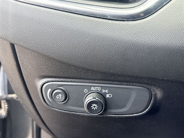 Certified 2019 Chevrolet Equinox LT w/ Driver Convenience Package FWD image 17