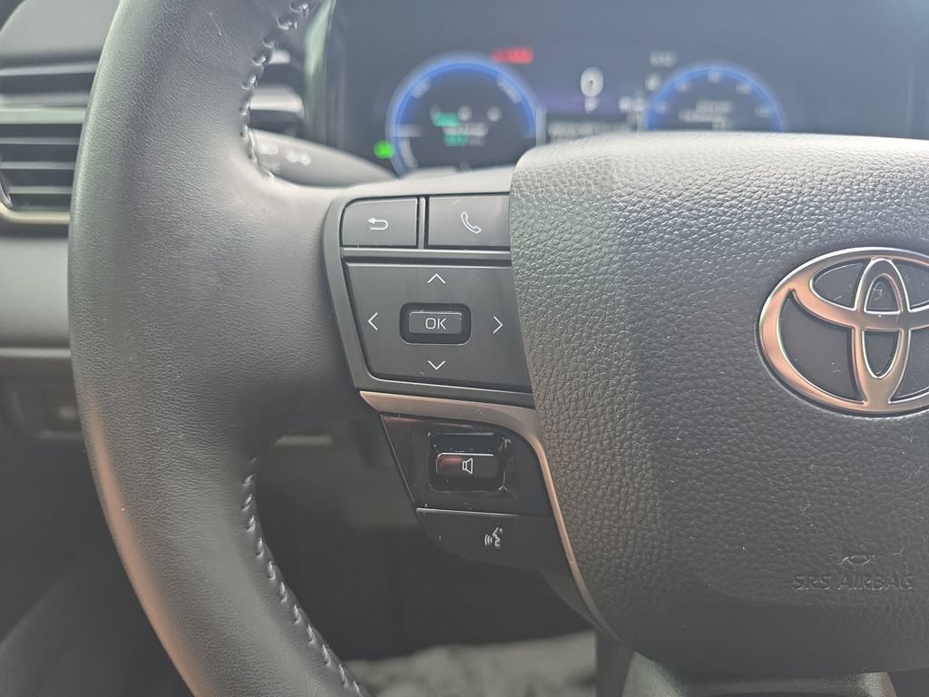 Used 2025 Toyota Camry XSE FWD image 23