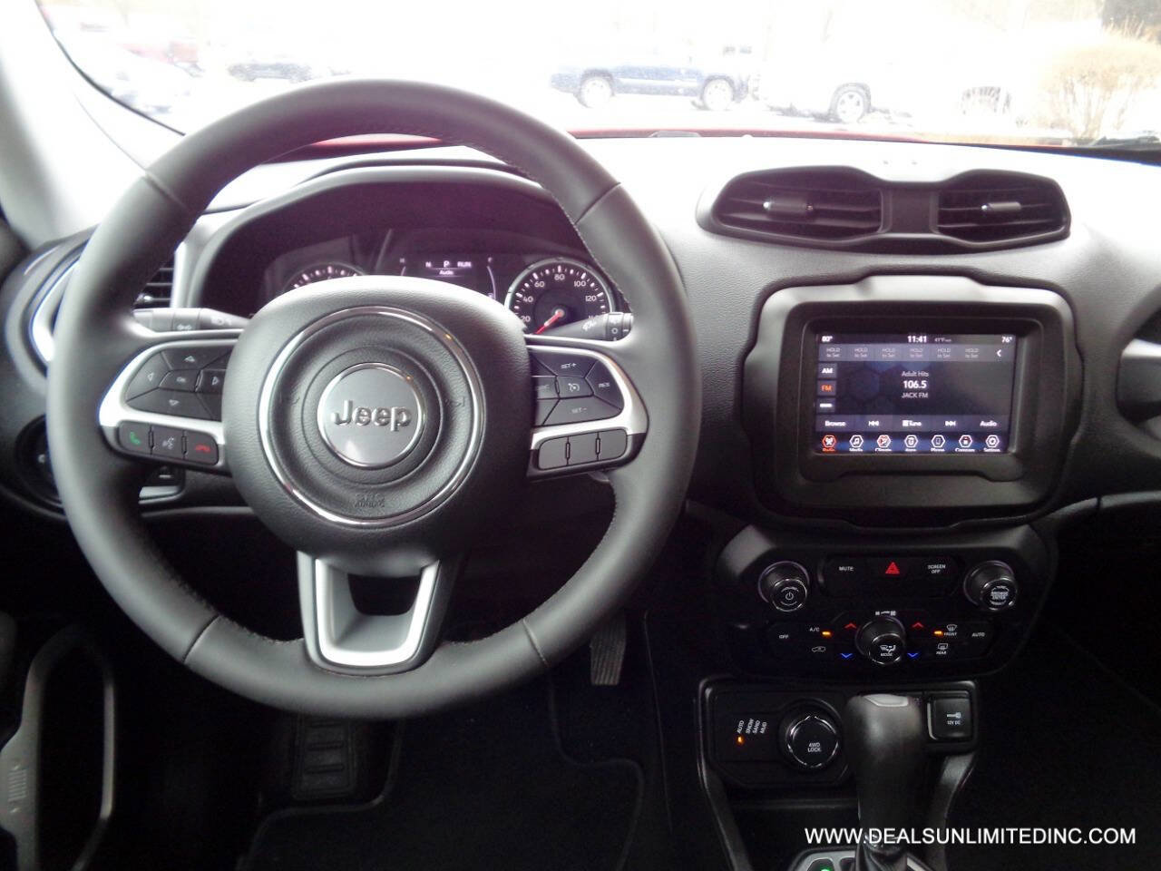 Used 2018 Jeep Renegade Latitude image 11