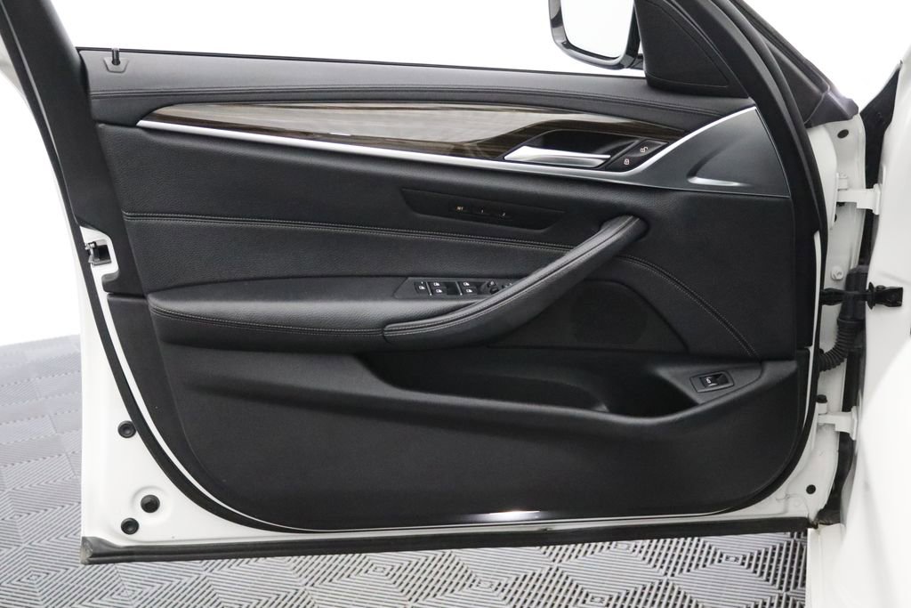 Used 2018 BMW 540i RWD image 11
