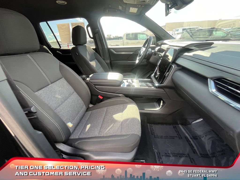 Used 2025 GMC Acadia Elevation image 20