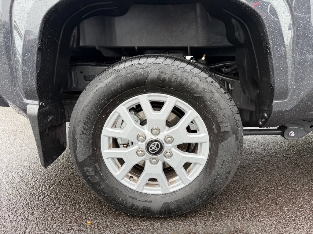Used 2026 Toyota Tacoma SR5 AWD/4WD image 9