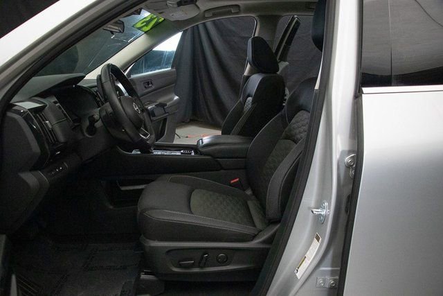 Used 2023 Nissan Pathfinder SV w/ SV Premium Package image 27