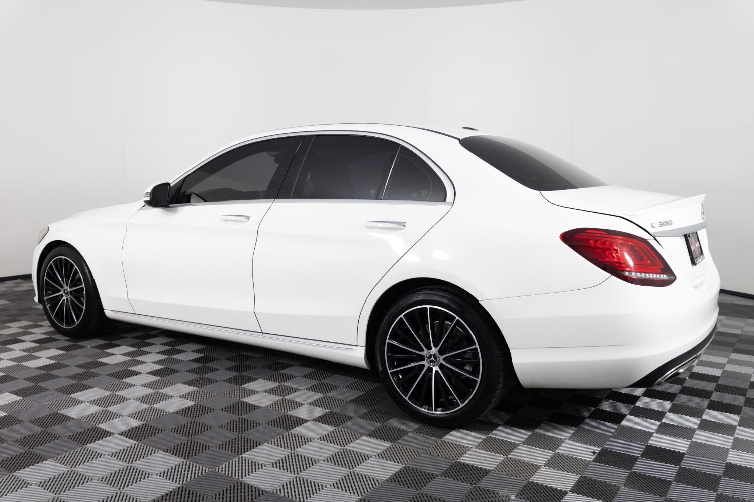 Used 2019 Mercedes-Benz C 300 Sedan image 4