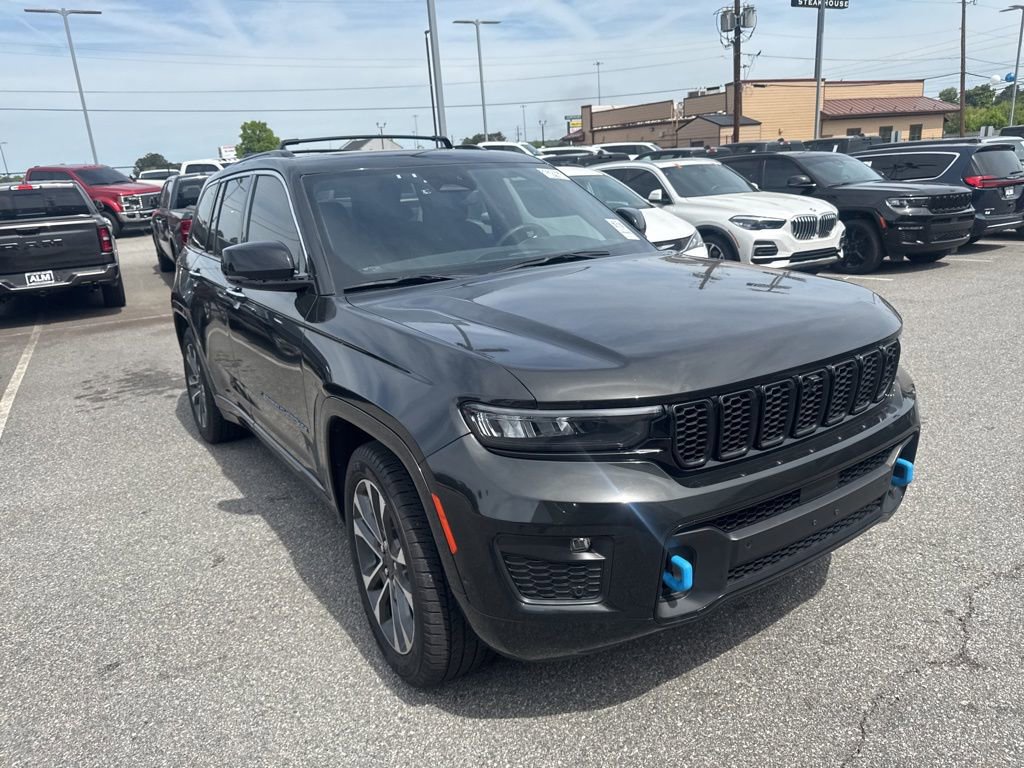Used 2023 Jeep Grand Cherokee Overland w/ Luxury Tech Group IV image 3