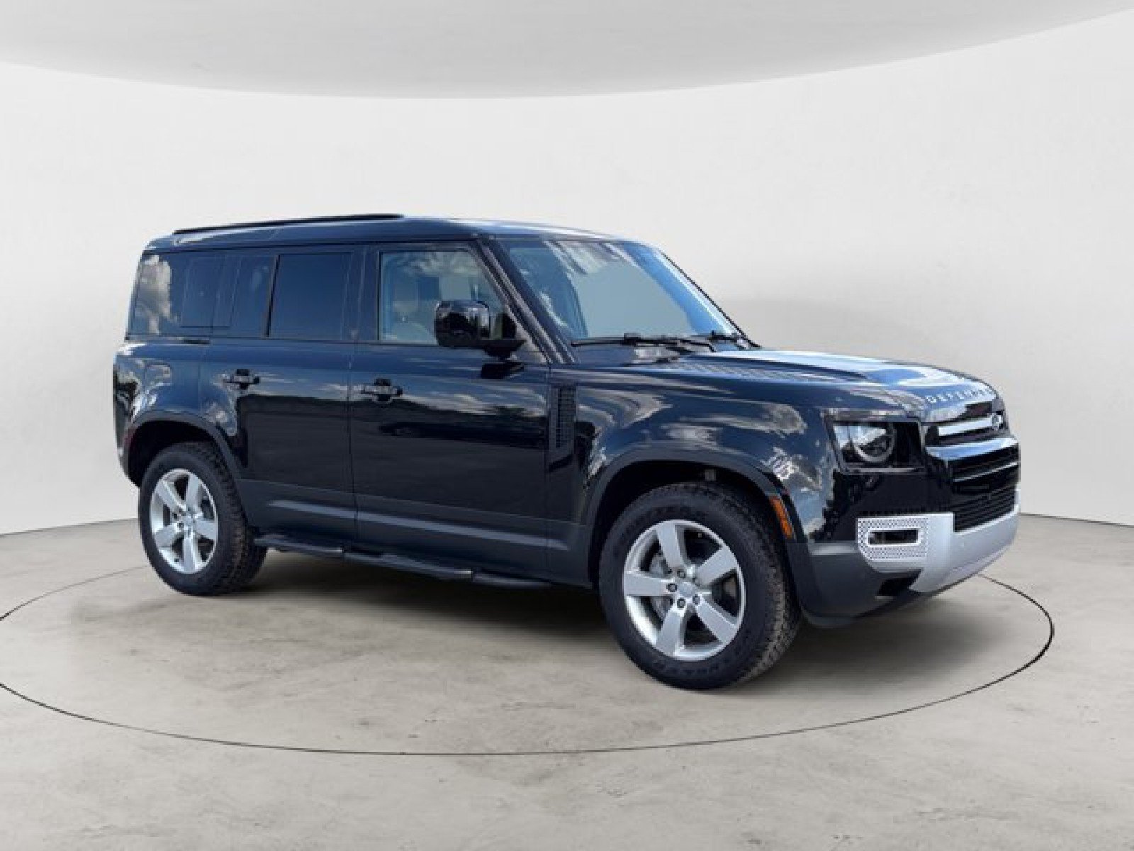 Used 2025 Land Rover Defender 110 S AWD/4WD image 2