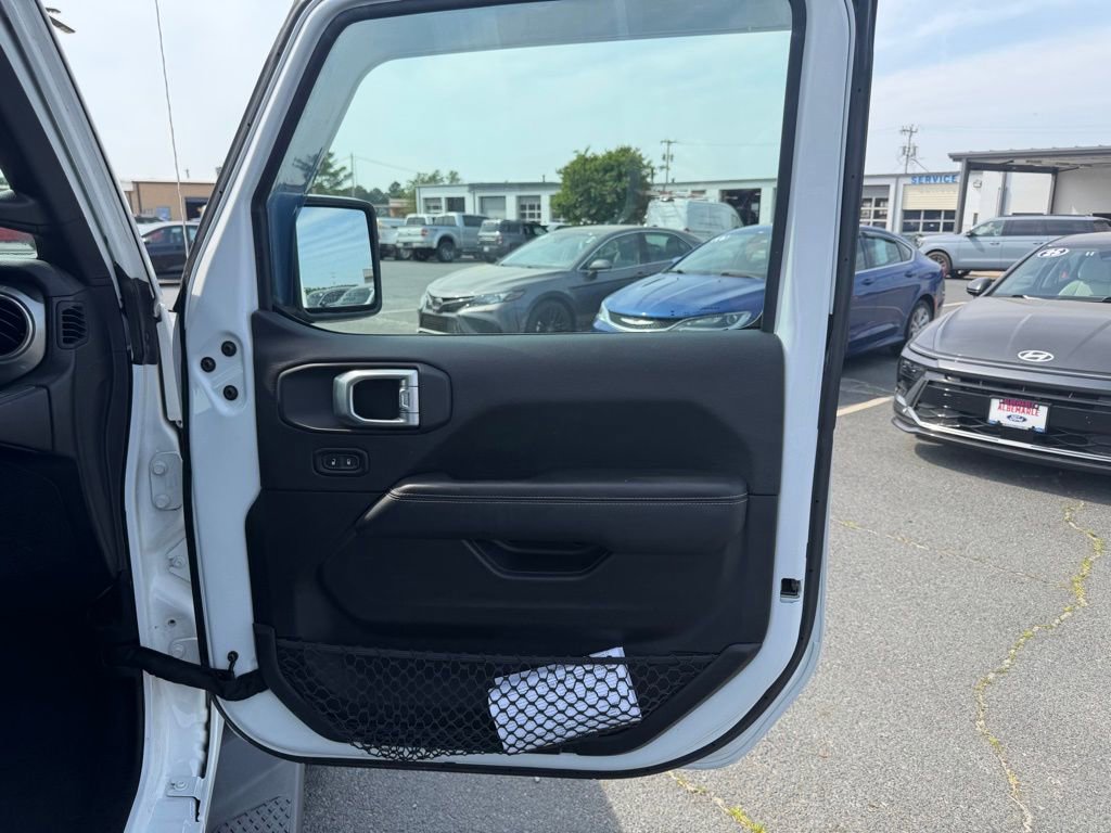 Used 2020 Jeep Gladiator Overland w/ Trailer Tow Package AWD/4WD image 29