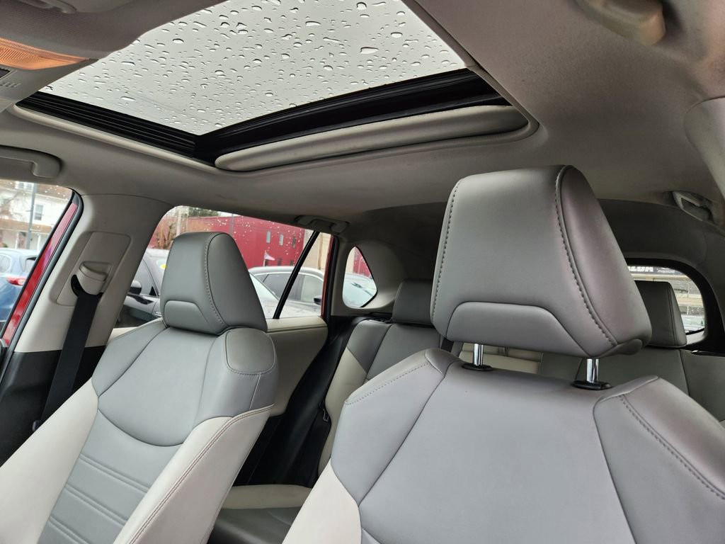 Used 2020 Toyota RAV4 Limited w/ Carpet Mat Package image 12