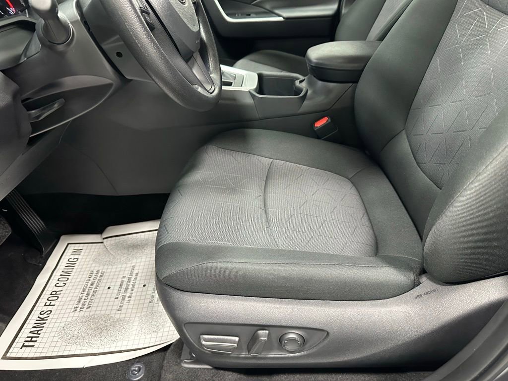 Used 2025 Toyota RAV4 XLE image 13