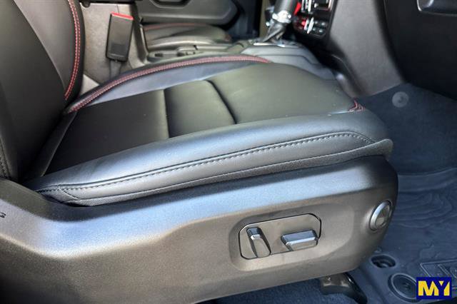 Used 2025 Jeep Wrangler Rubicon w/ Safety Group image 21