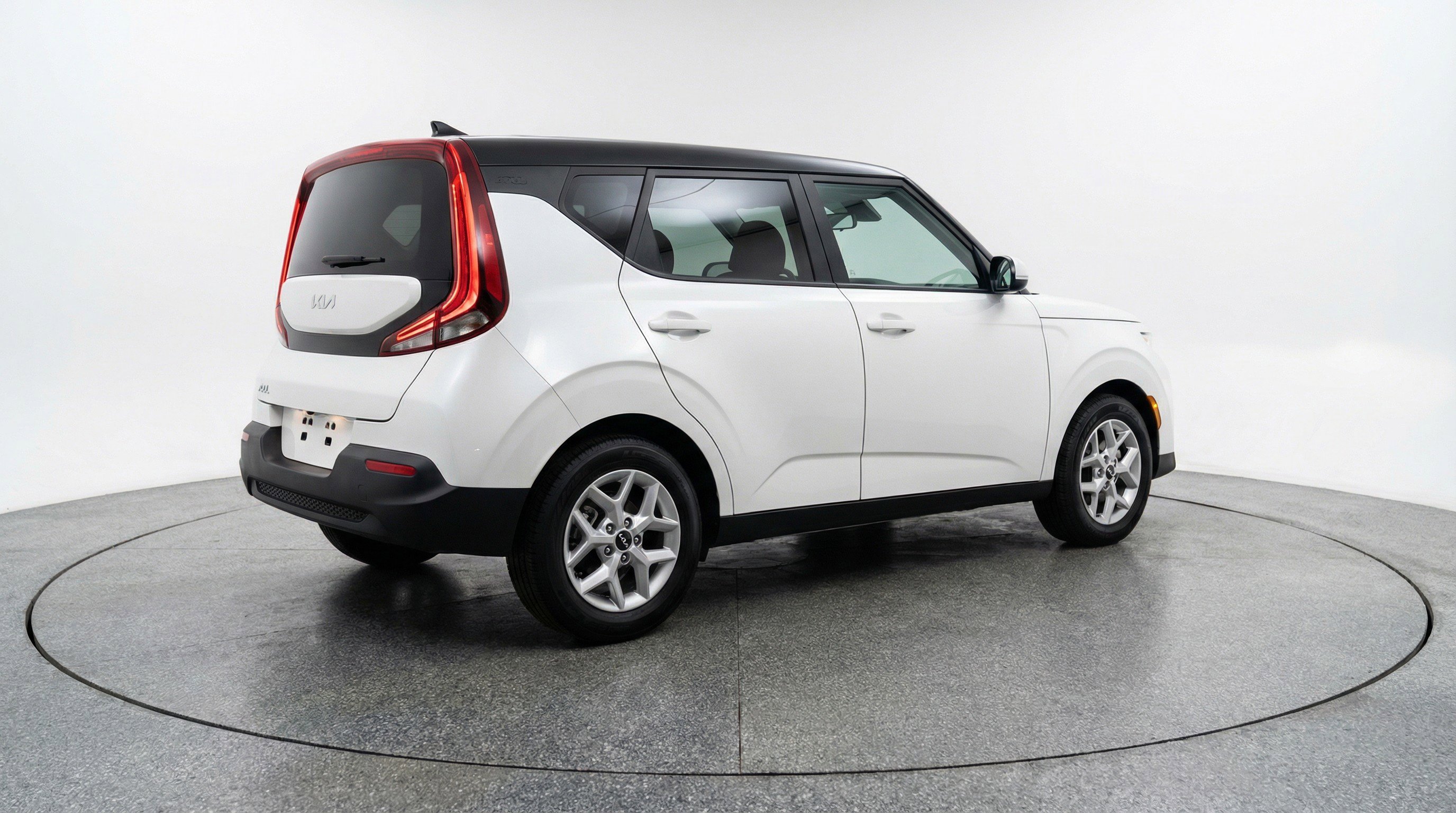 Used 2025 Kia Soul LX w/ LX Technology Package FWD image 9