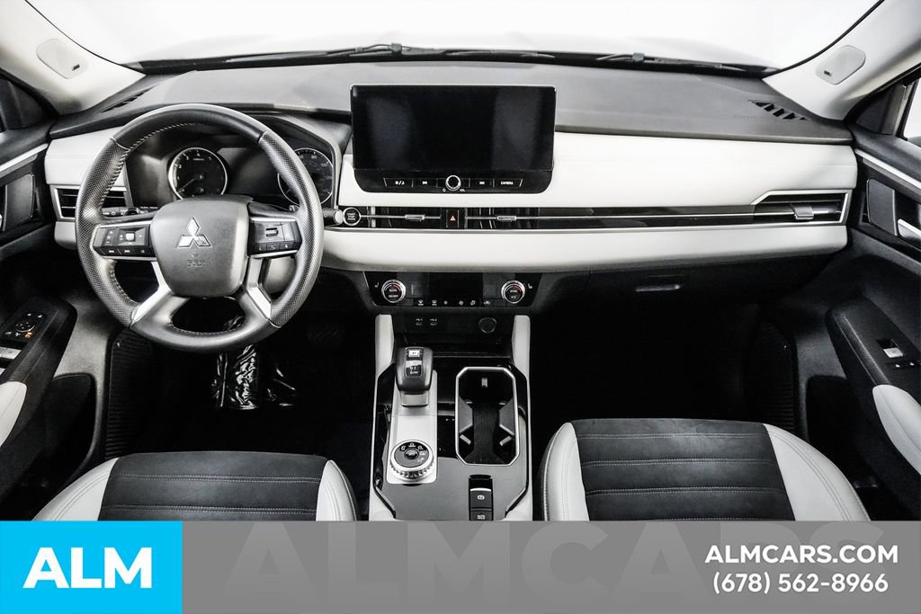 Used 2025 Mitsubishi Outlander SE image 24
