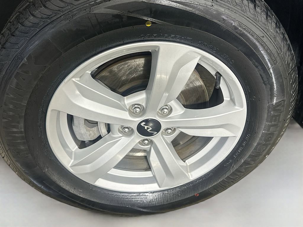 Certified 2023 Kia Sorento LX FWD image 12