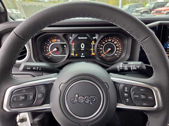 New 2026 Jeep Wrangler Unlimited Sahara AWD/4WD image 24