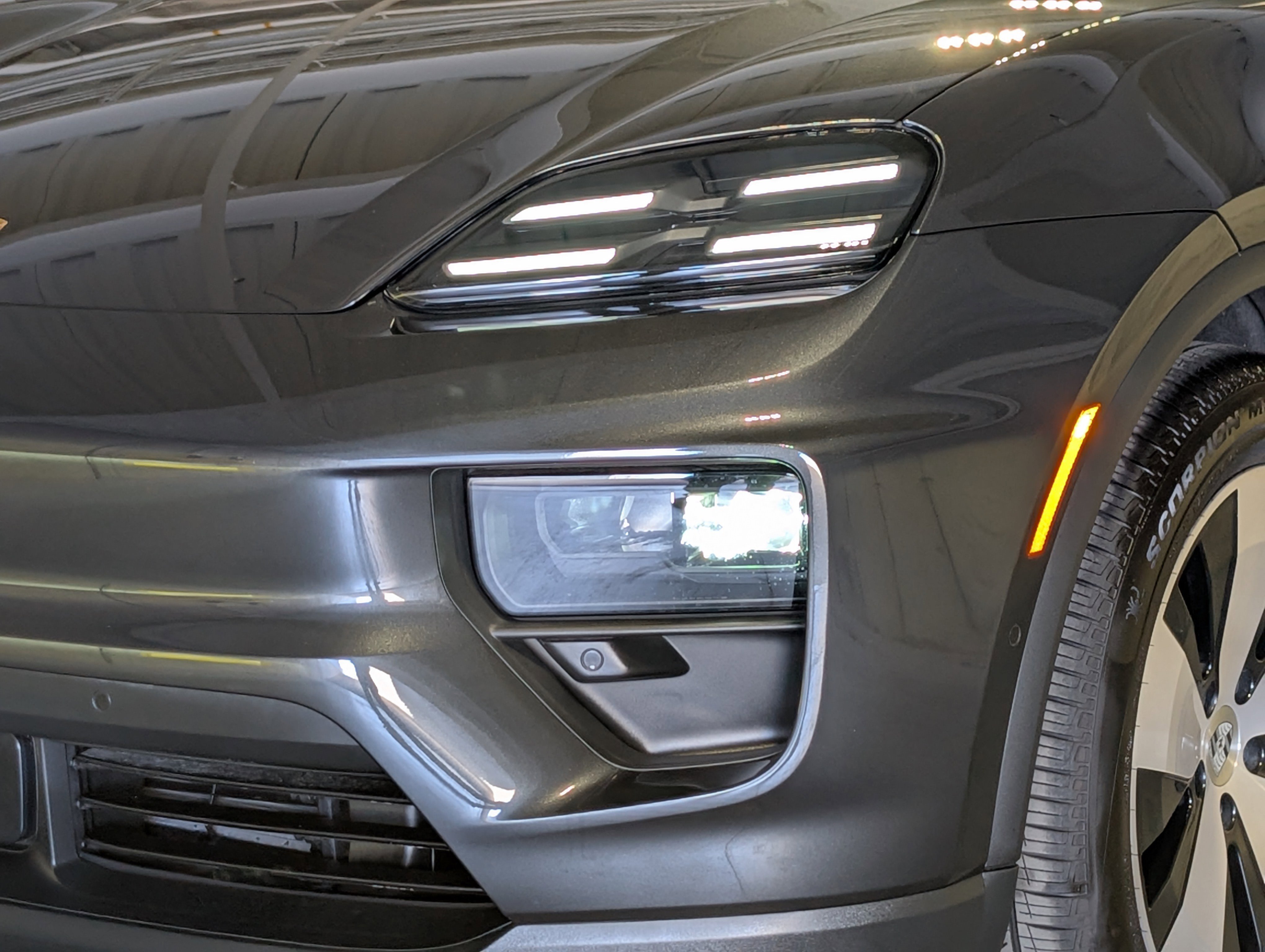 Certified 2025 Porsche Macan Electric image 13