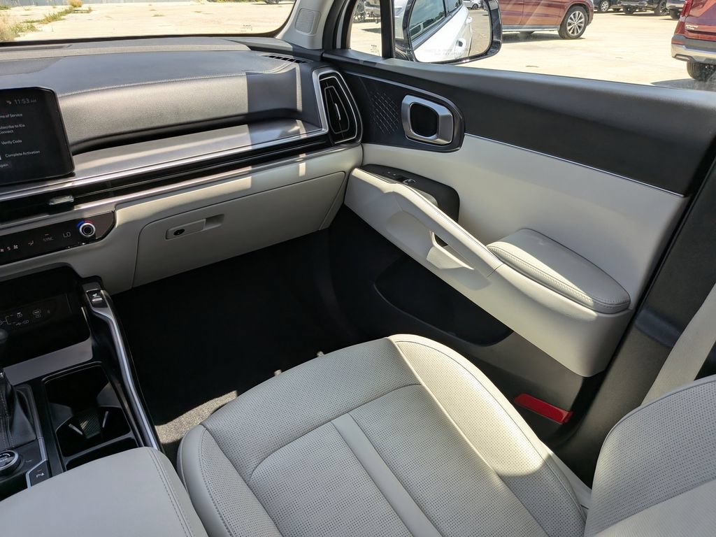 Certified 2024 Kia Sorento EX w/ Panoramic Sunroof Package FWD image 18