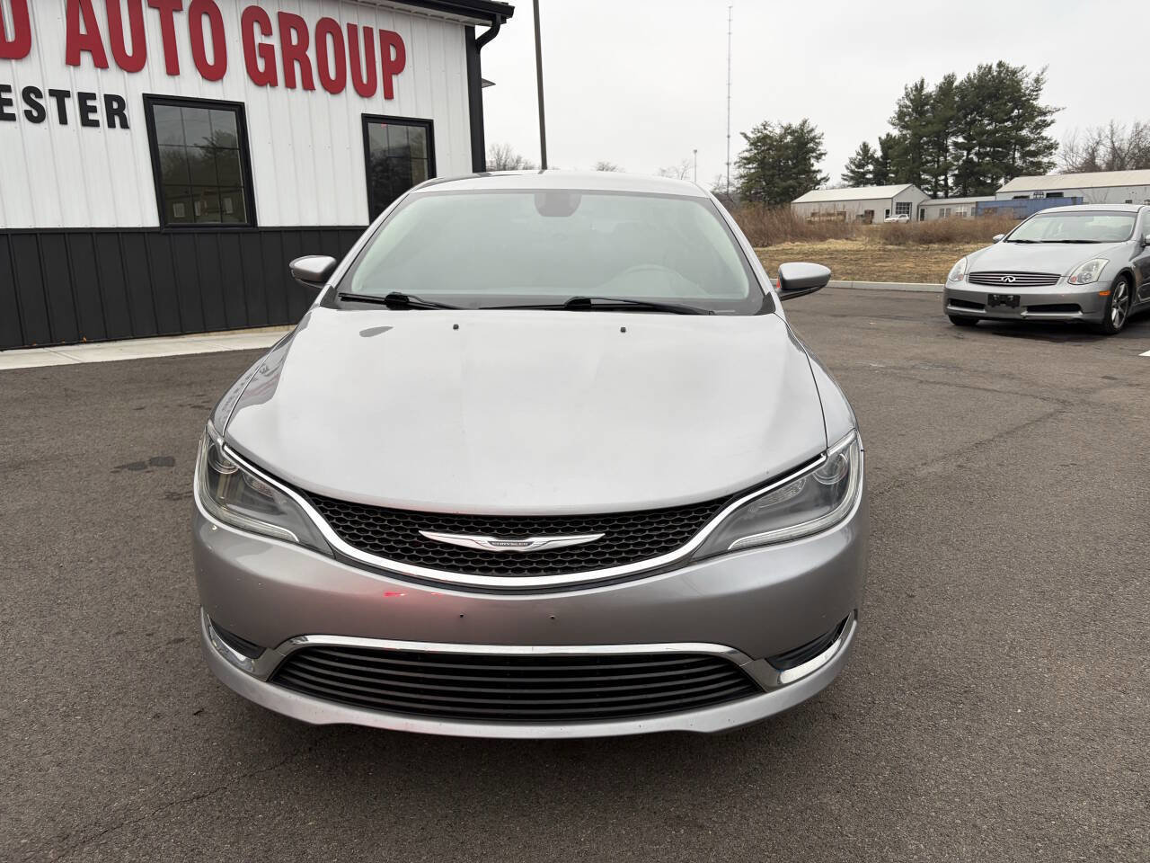 Used 2016 Chrysler 200 Limited w/ Convenience Group FWD image 2