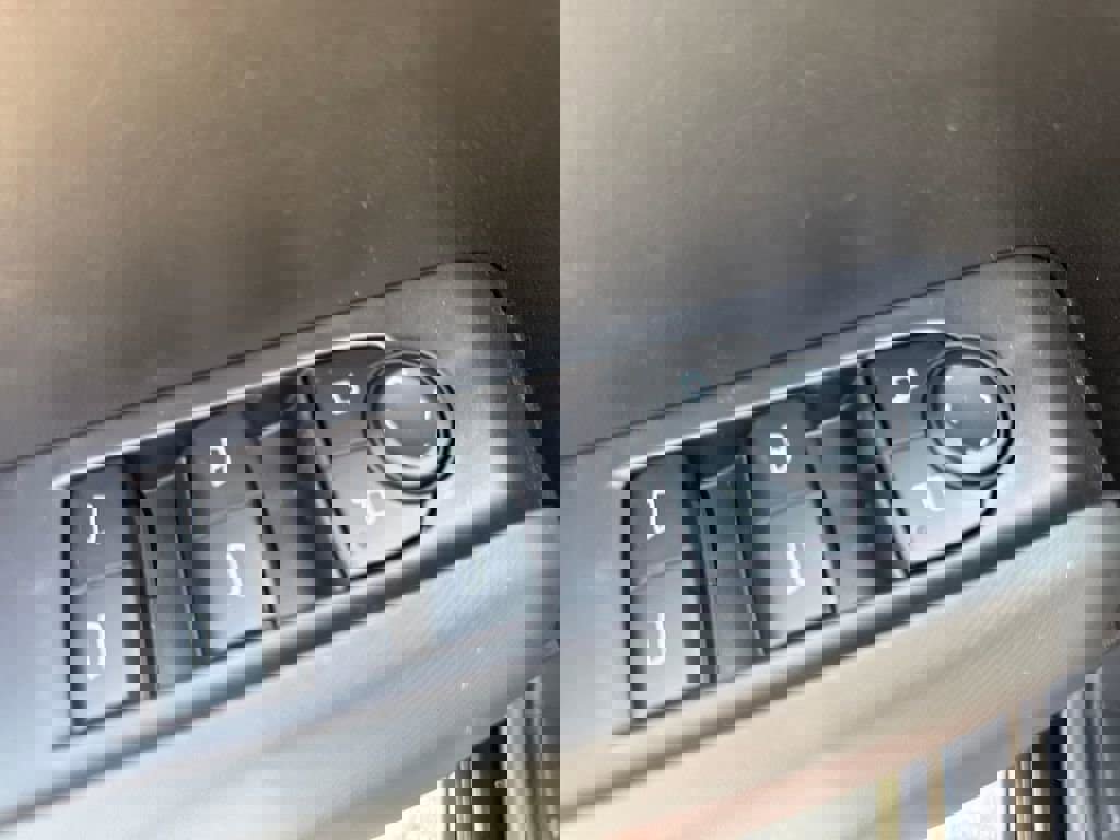 New 2026 GMC Canyon Elevation w/ Convenience Package image 19