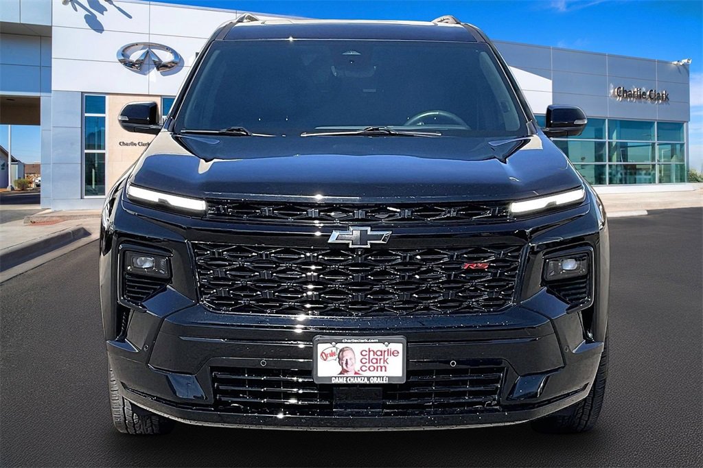 Used 2024 Chevrolet Traverse RS image 3