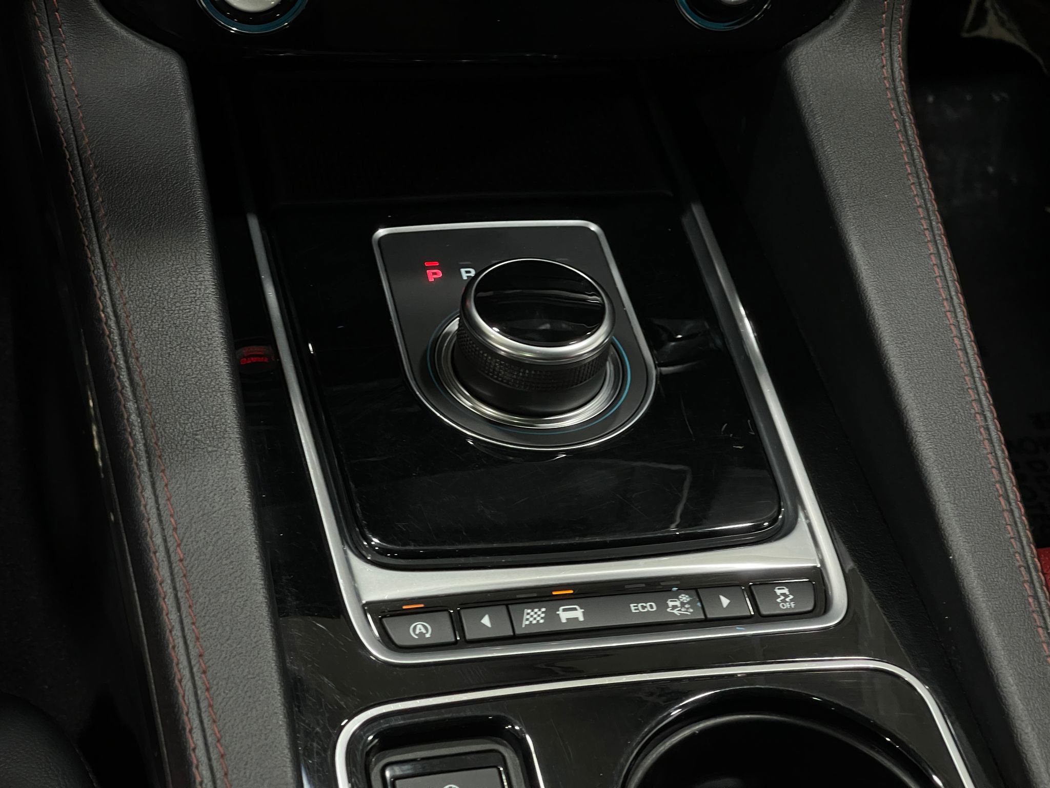 Used 2017 Jaguar F-PACE R-Sport image 28