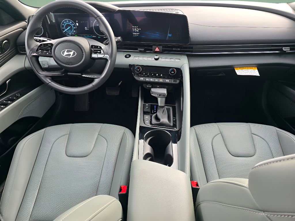 Used 2025 Hyundai Elantra Limited image 26