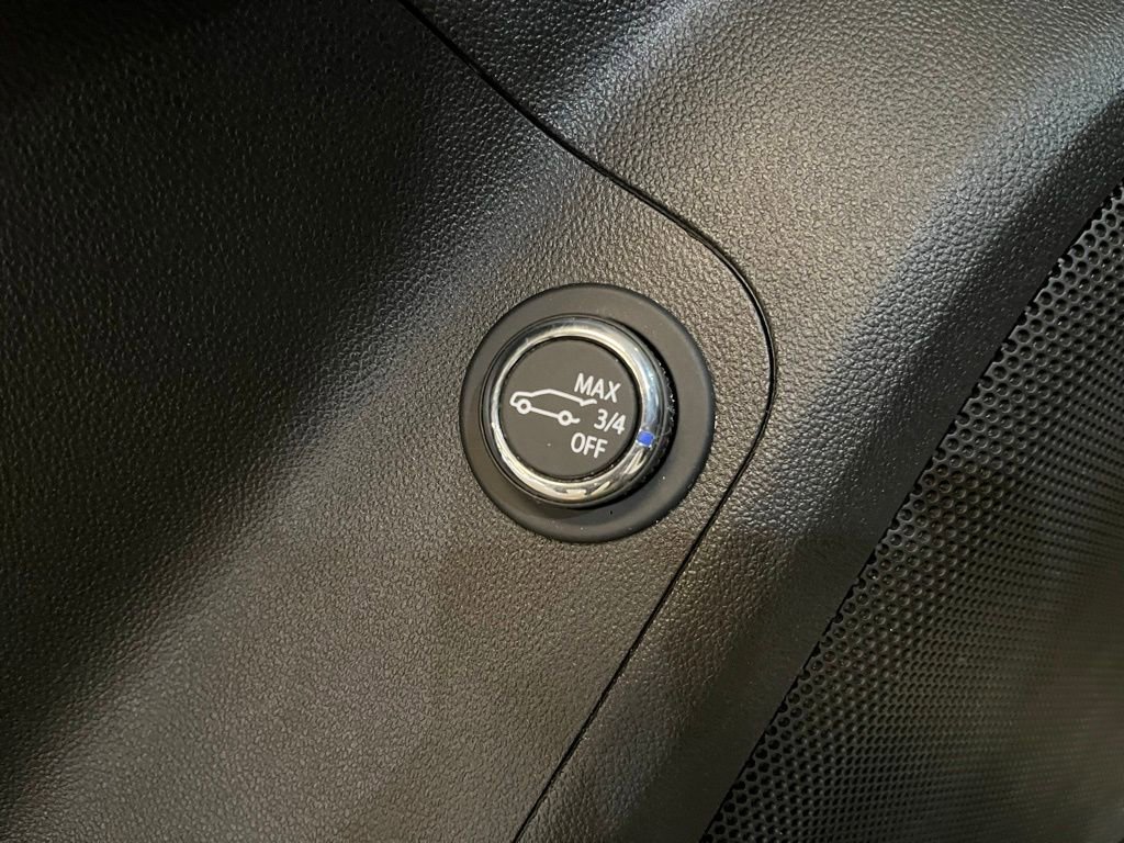 Used 2023 GMC Acadia SLT image 16