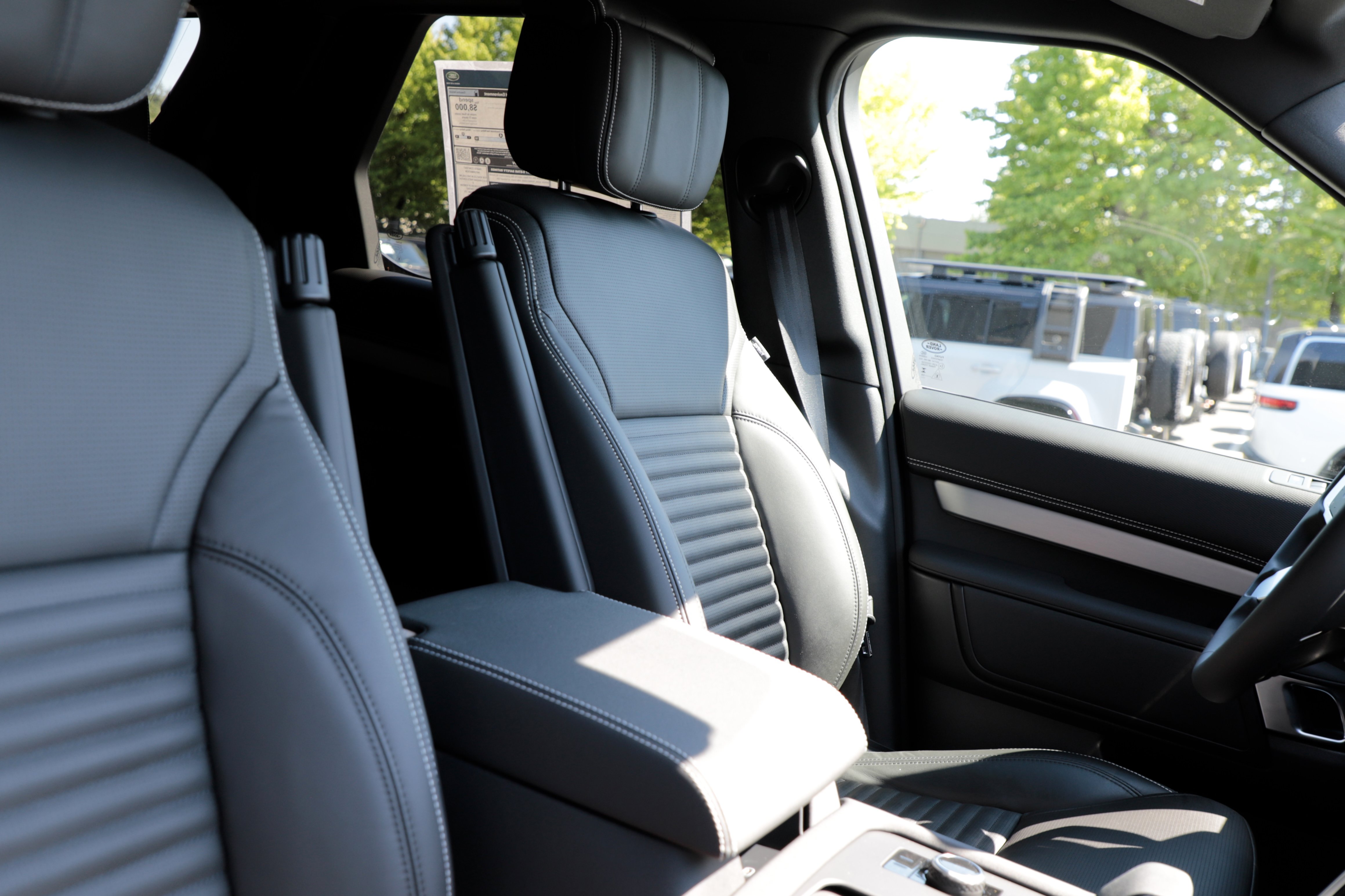 New 2026 Land Rover Discovery Limited Edition AWD/4WD image 12