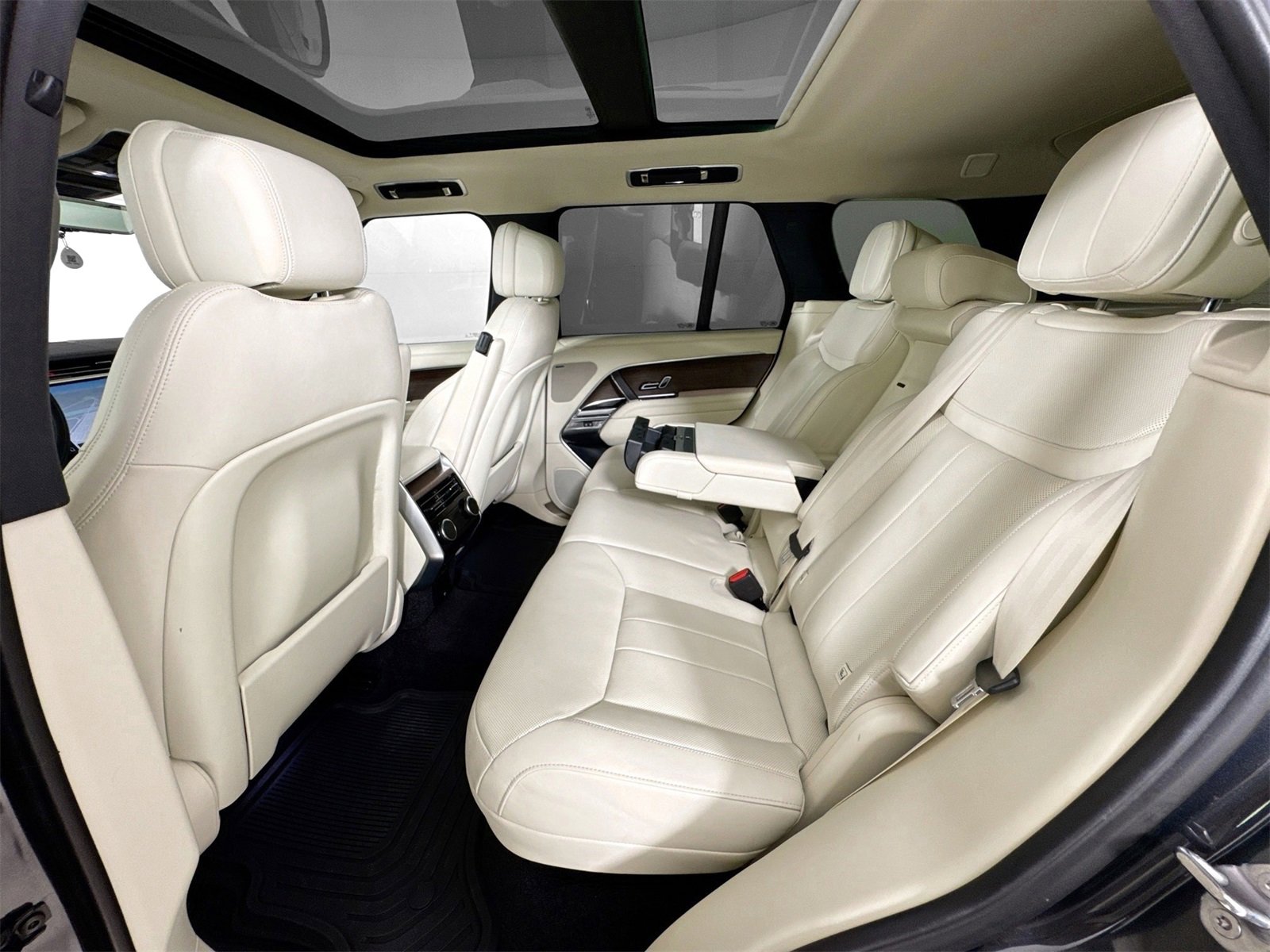 Used 2023 Land Rover Range Rover SE image 24