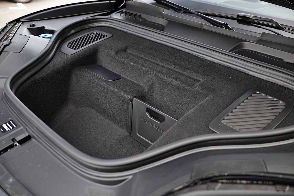 New 2025 Porsche Macan Turbo Electric image 32