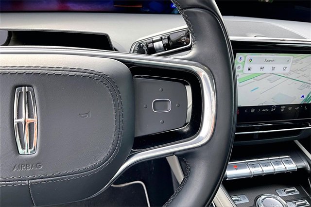 Used 2025 Lincoln Nautilus Premier image 19