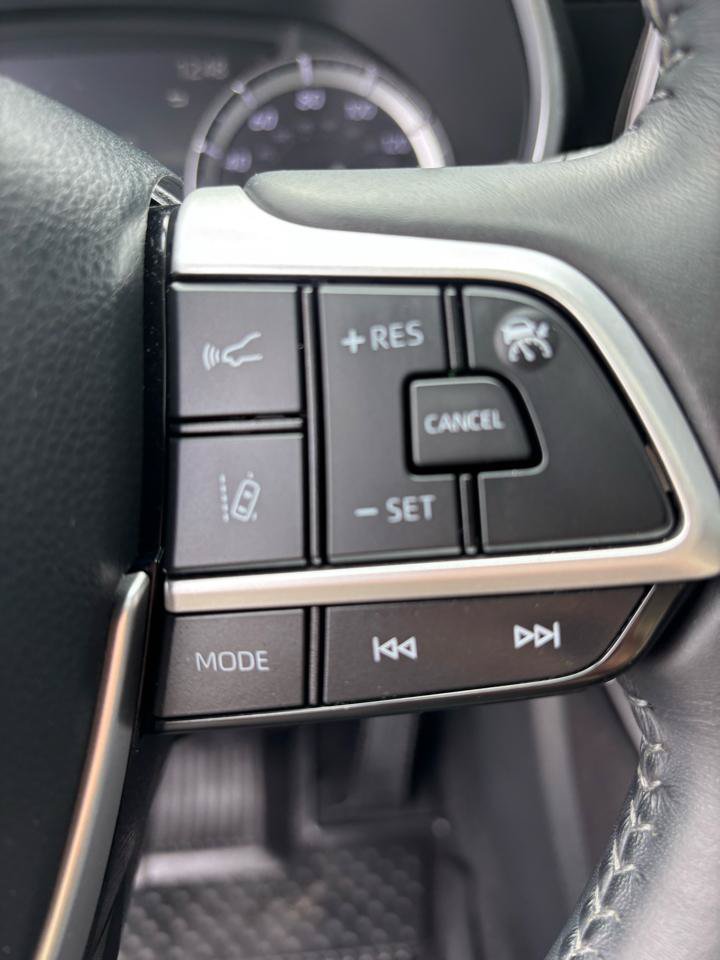 Used 2022 Toyota Highlander XLE AWD/4WD image 15