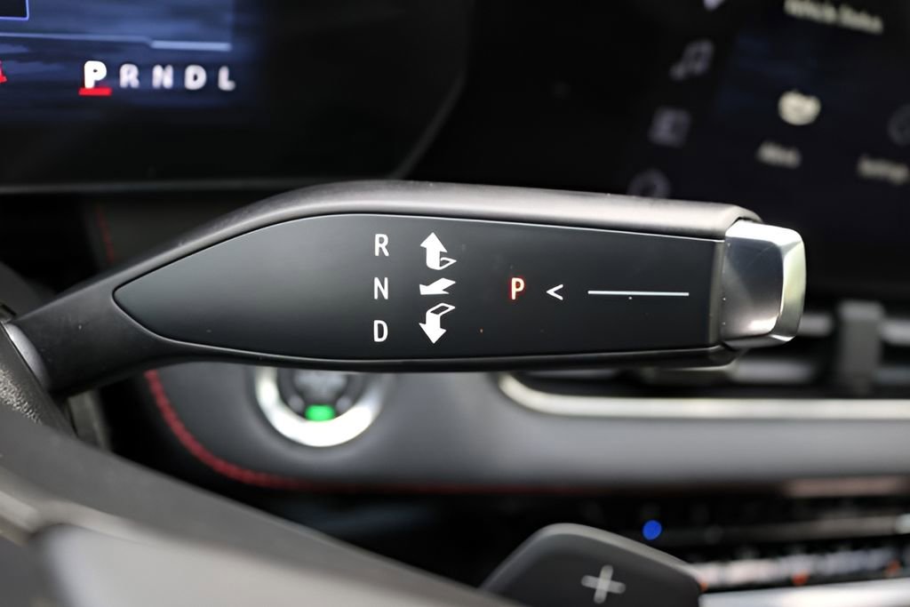 Used 2025 Chevrolet Equinox RS w/ Safety and Technology Package FWD image 25