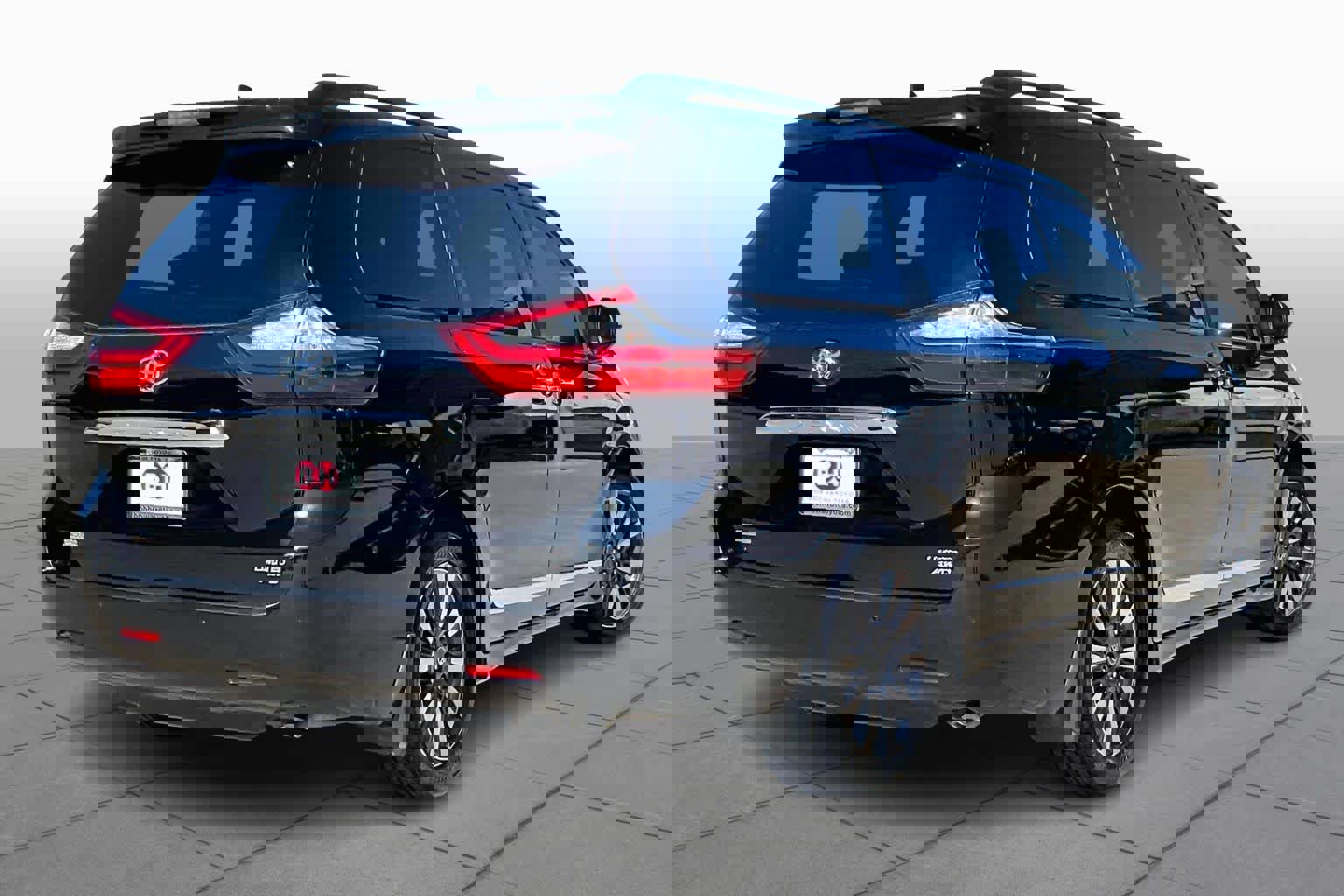 Used 2018 Toyota Sienna Limited Premium image 13