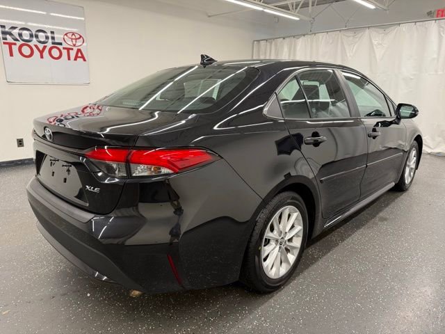 Used 2020 Toyota Corolla XLE image 2