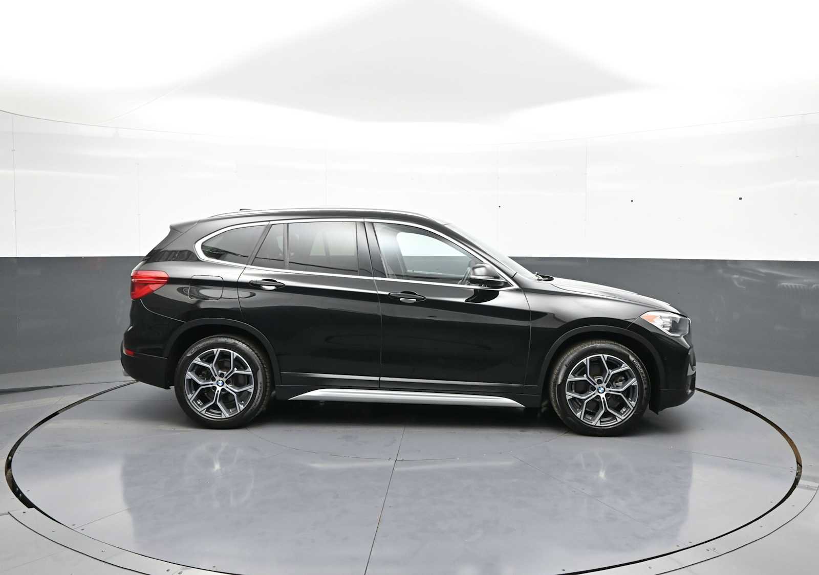 Used 2022 BMW X1 xDrive28i w/ Convenience Package AWD/4WD image 4