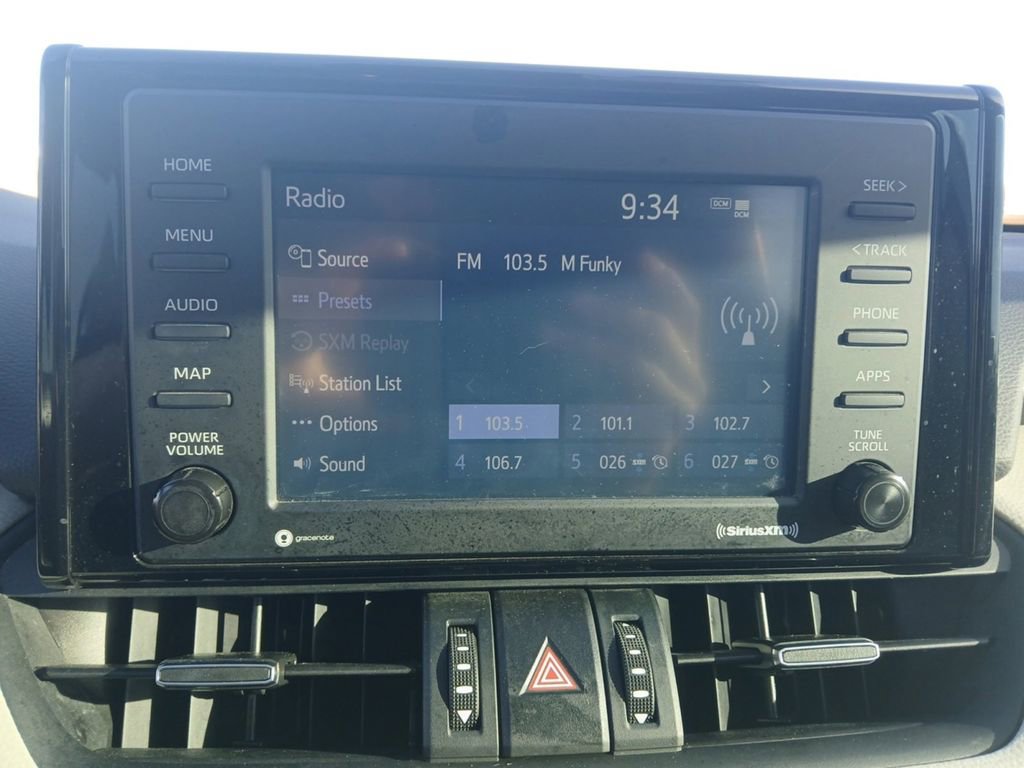 Used 2021 Toyota RAV4 XLE Premium image 27