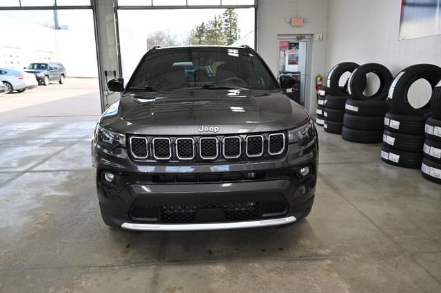 Used 2023 Jeep Compass Limited image 2