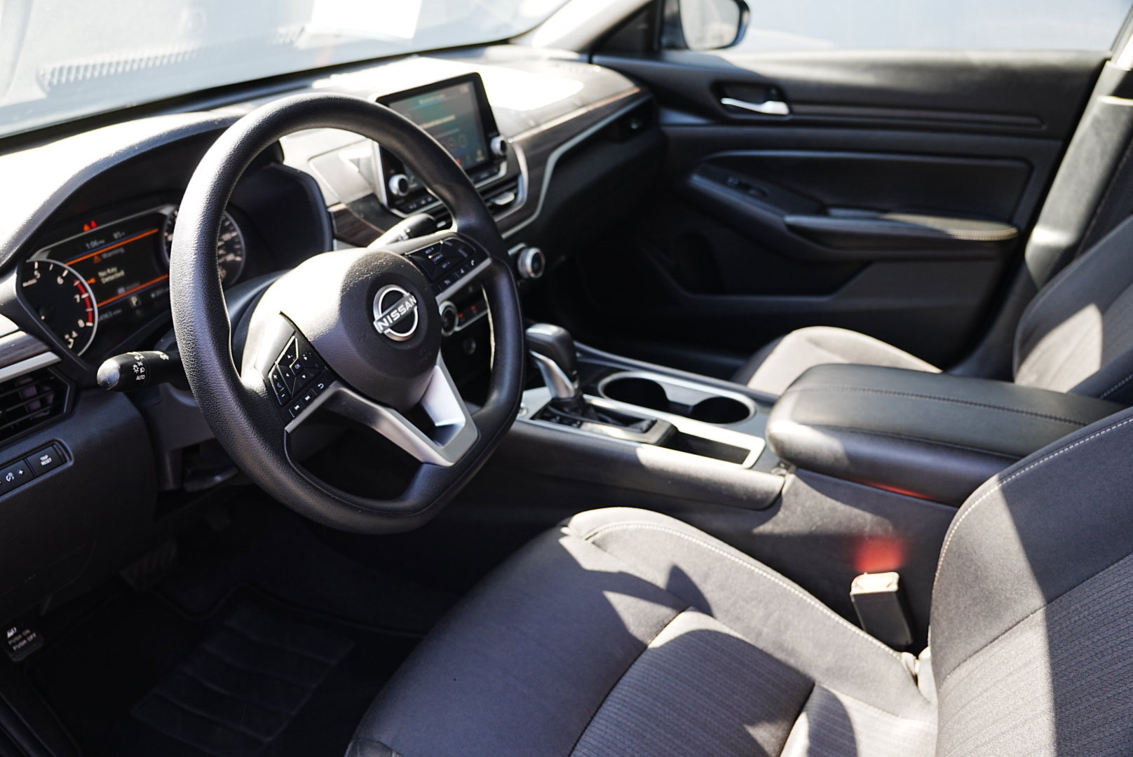 Used 2024 Nissan Altima 2.5 SV image 8