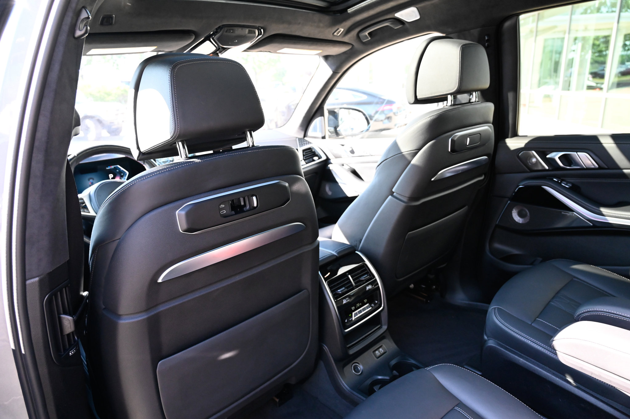 Used 2023 BMW X7 M60i w/ Executive Package AWD/4WD image 35