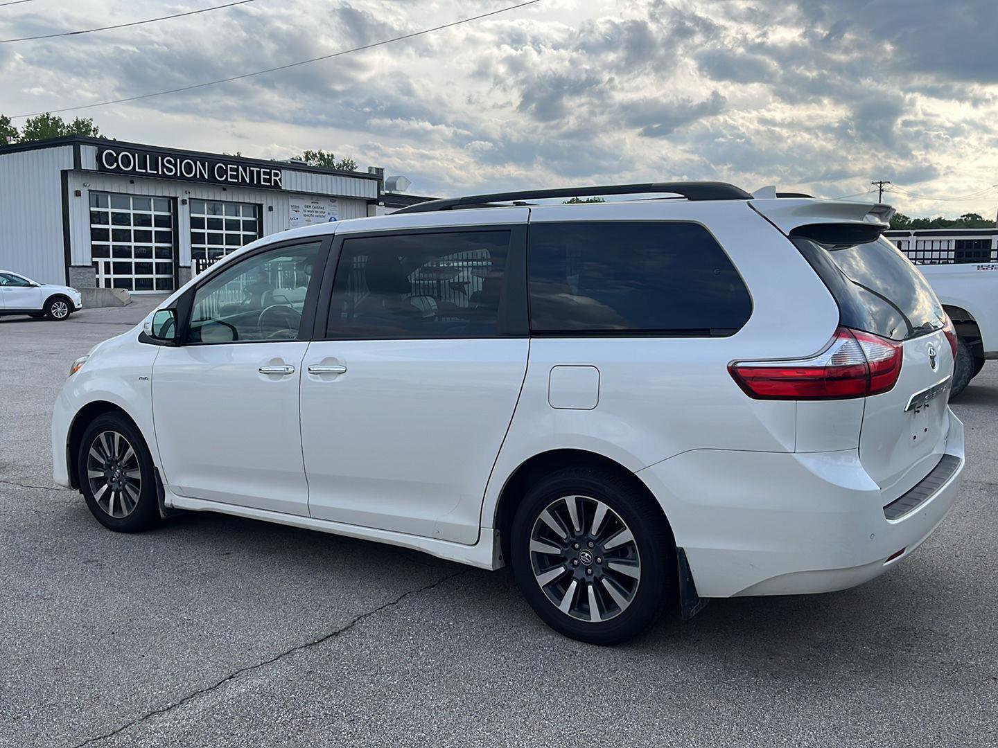 Used 2019 Toyota Sienna AWD image 4