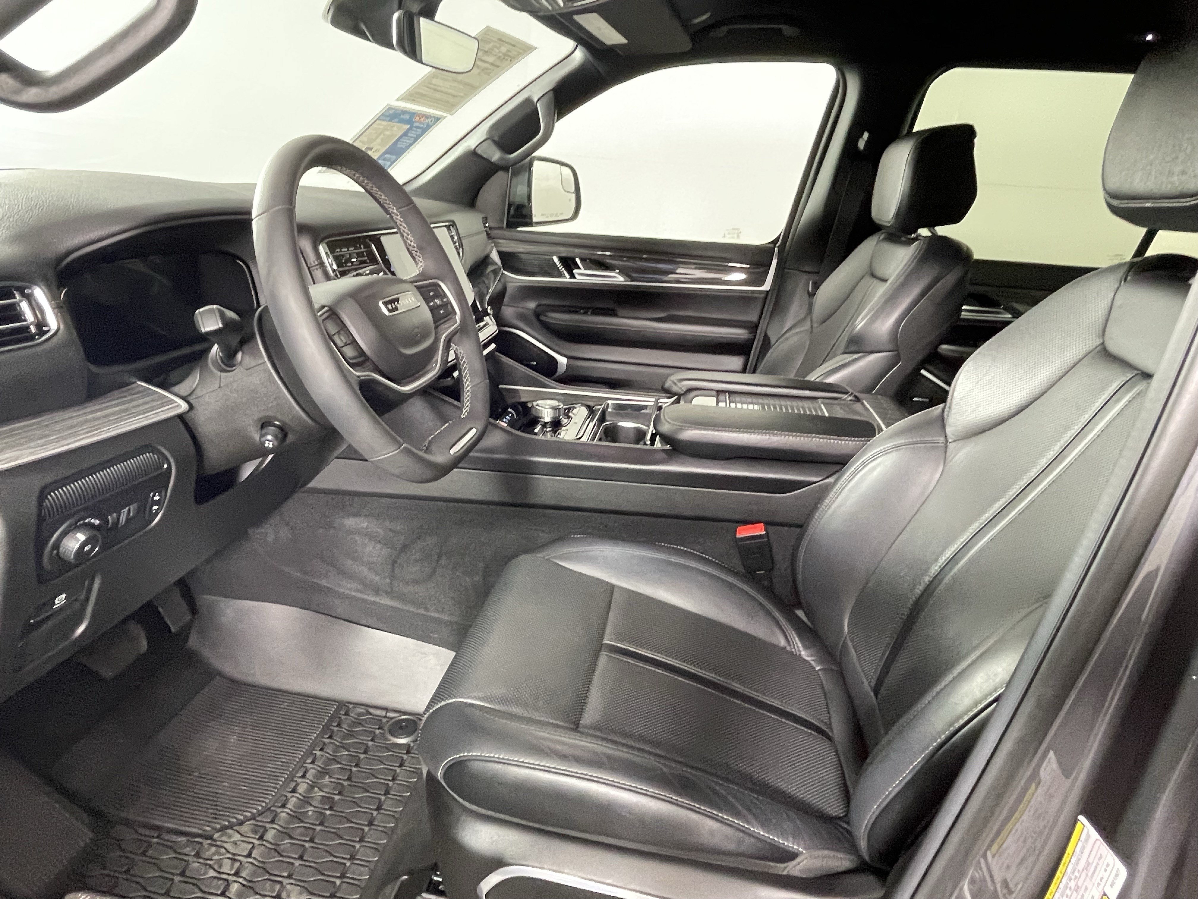 Used 2022 Jeep Wagoneer Series III w/ Flexible Seating Group AWD/4WD image 9