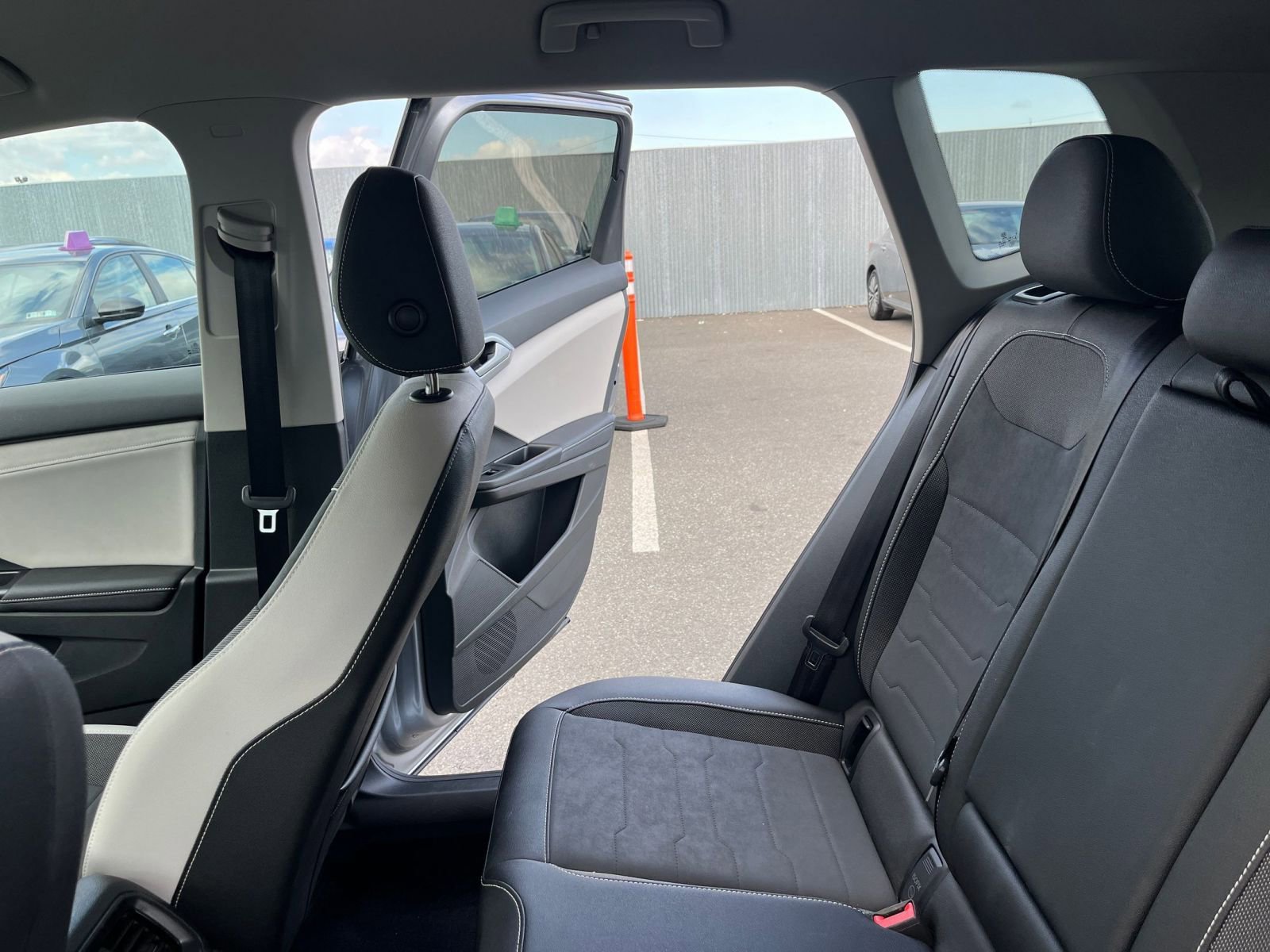 Used 2025 Volkswagen Taos SE FWD image 39