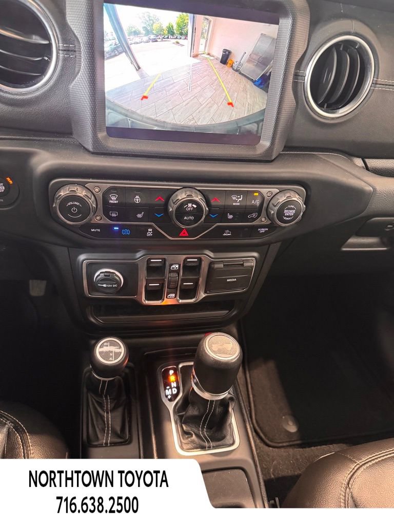 Used 2023 Jeep Wrangler Unlimited Sahara w/ Cold Weather Group AWD/4WD image 31