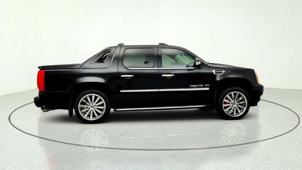 Used 2012 Cadillac Escalade EXT Luxury AWD/4WD image 4