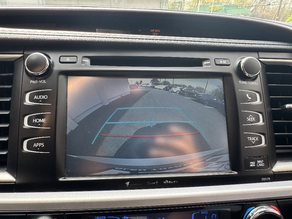 Used 2017 Toyota Highlander XLE w/ Carpet Mat Package AWD/4WD image 19