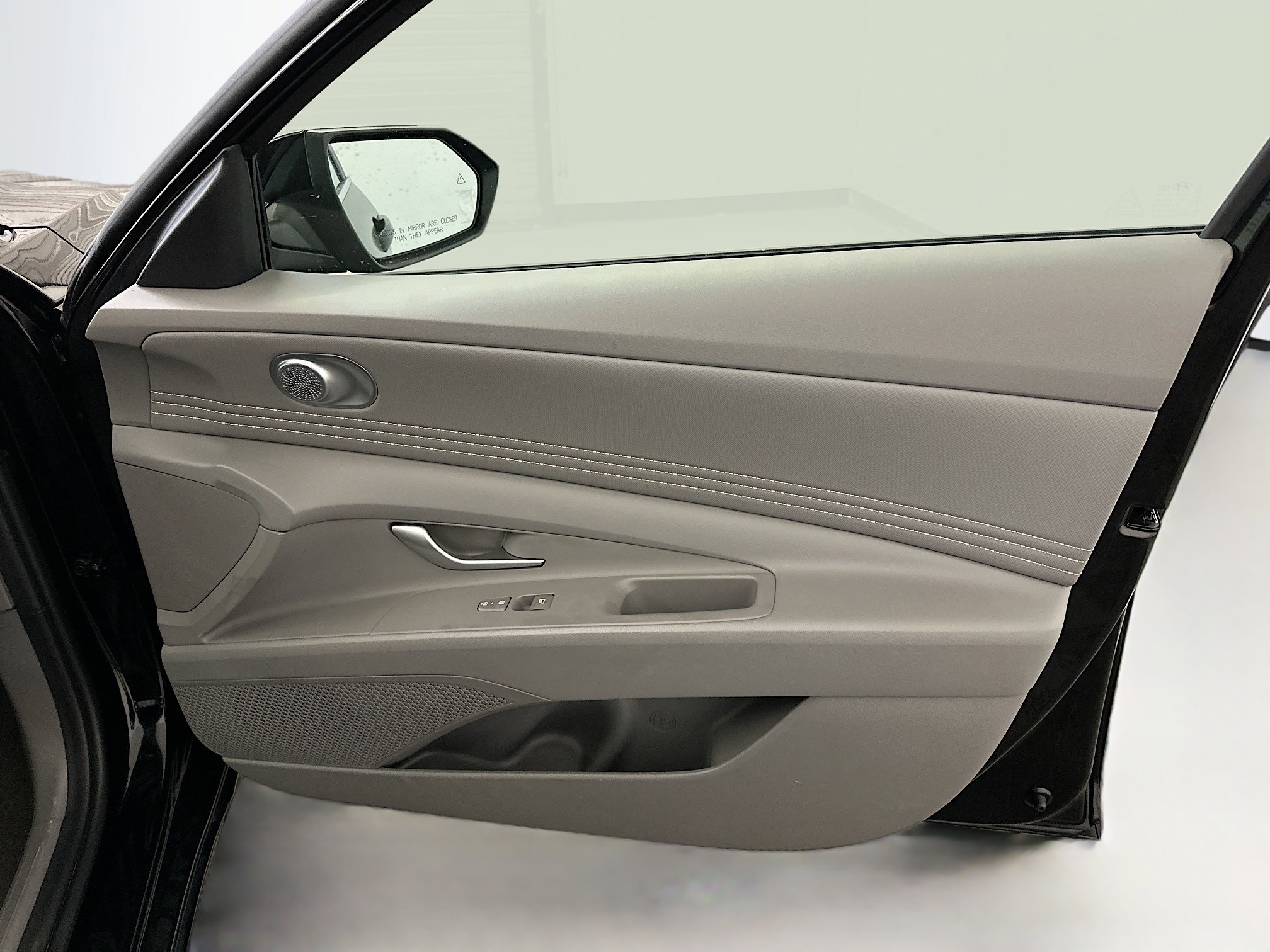 Used 2025 Hyundai Elantra SEL image 34