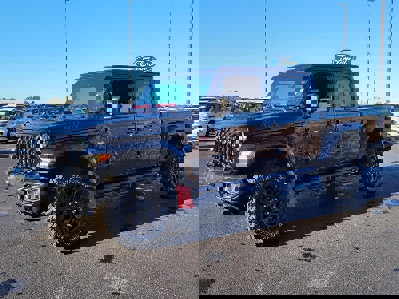 Used 2022 Jeep Gladiator Sport image 3