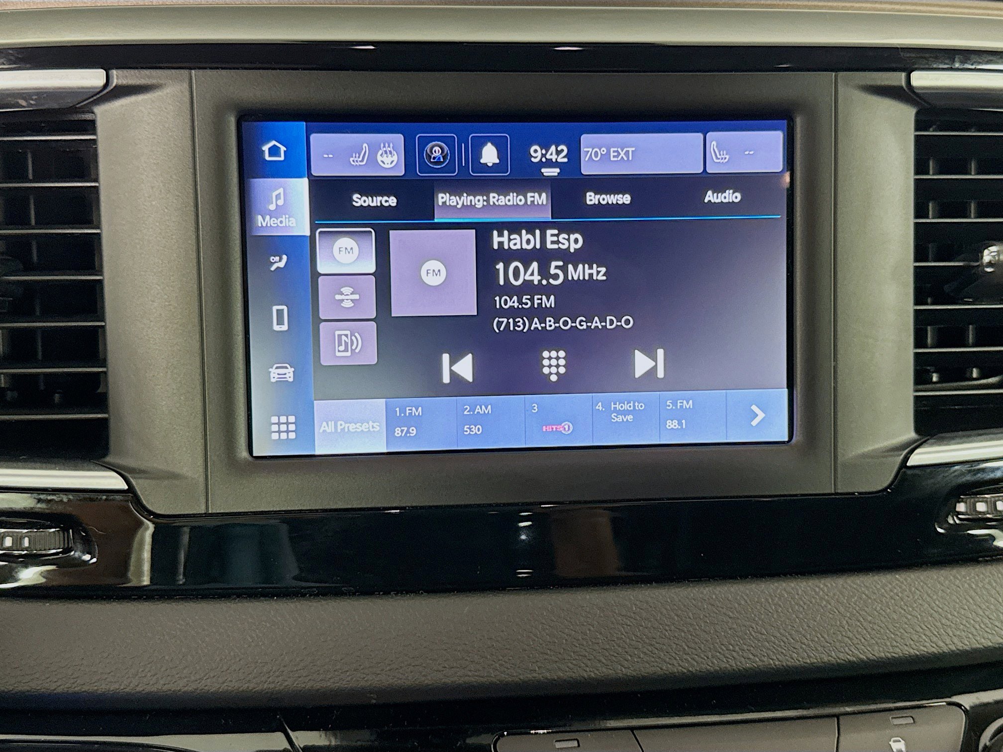 Used 2024 Chrysler Voyager LX image 17