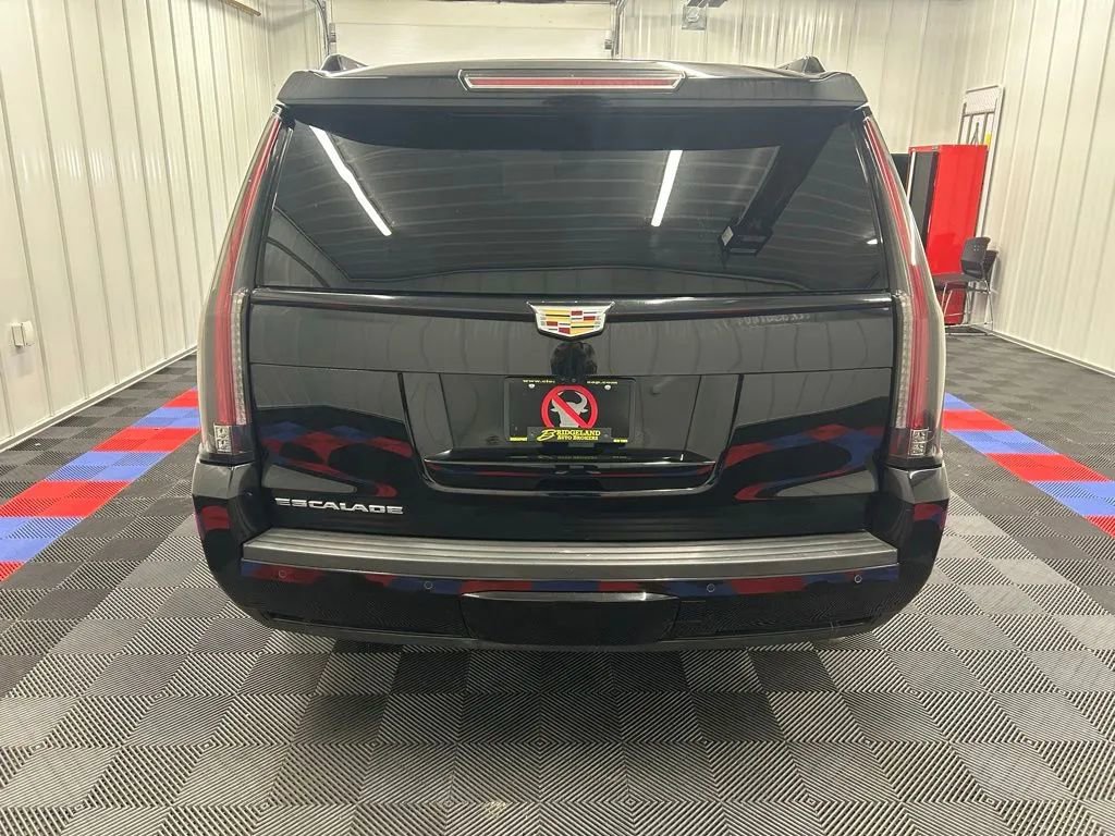Used 2020 Cadillac Escalade Platinum image 5